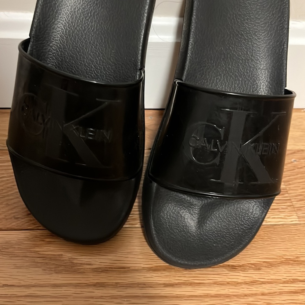 CK Slides 🖤 - Picture 5 of 6